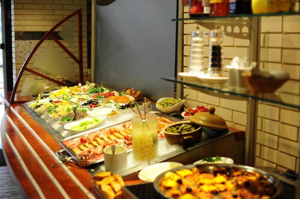 Hotel Comfort Aeroport Lyon St Exupery 3*